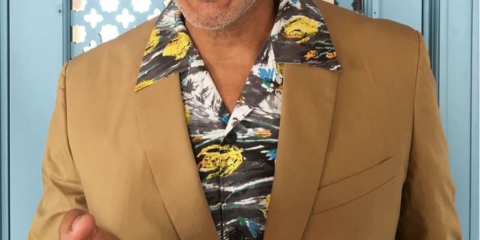 Colletto della camicia dentro o fuori dal maglione best sale